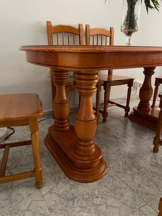 Mesa de madera maciza con 6 sillas