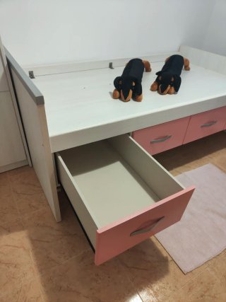 Habitación juvenil como nueva ,materiales de calid