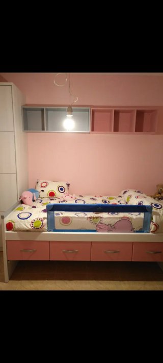 Habitación juvenil como nueva ,materiales de calid