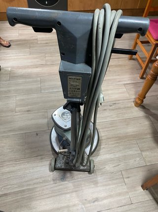 Se vende abrillantadora  nilfisk 421 a
