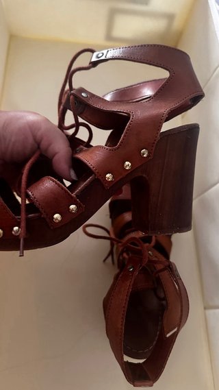 Sandalias romanas tacón madera