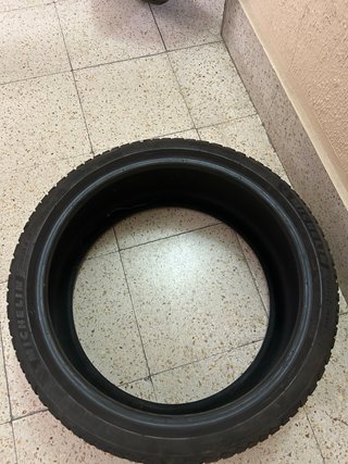 Vendo 2 Neumático 255/35 R20 97Y 4 estaciones
