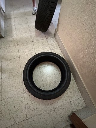 Vendo 2 Neumático 255/35 R20 97Y 4 estaciones