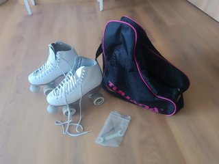 Patines de bota blancos. Talla 39.