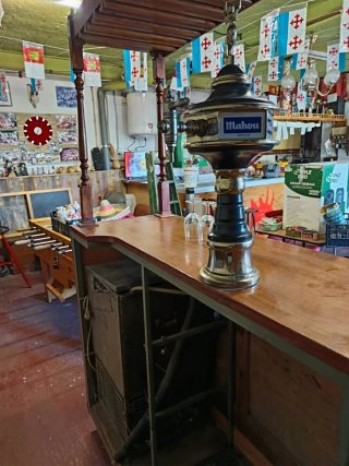 Barra de bar de madera rústica