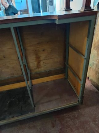 Barra de bar de madera rústica