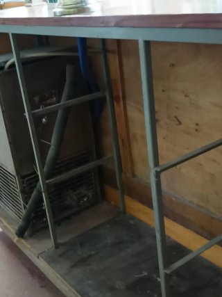 Barra de bar de madera rústica