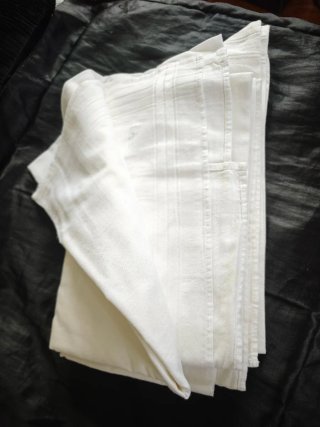 Manteles de tela blancos