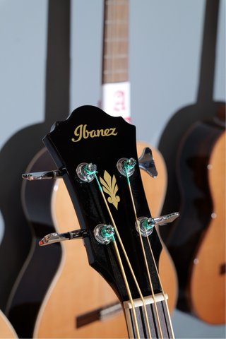 Bajo Acústico Ibanez