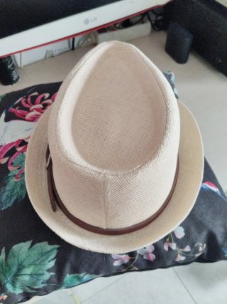 Sombrero de paja beige con cinta marrón