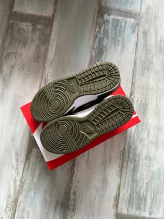 Nike Dunk Low Verde Oliva Talla 37.5