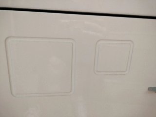 Mueble de baño con espejo, auxiliar y grifo