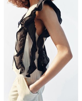 Camisa Zara rayas y volantes negros