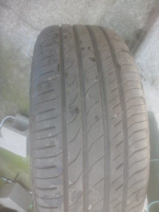 Rueda de repuesto coche.