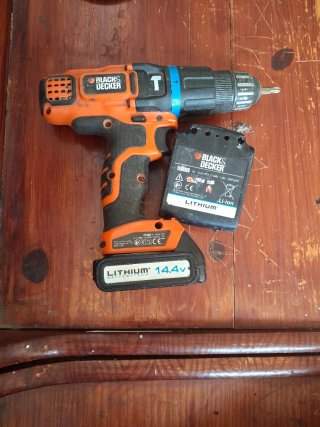 Taladro Black & Decker 14.4V le falta el cargador
