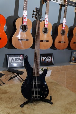 Bajo Yamaha 5 cuerdas activo