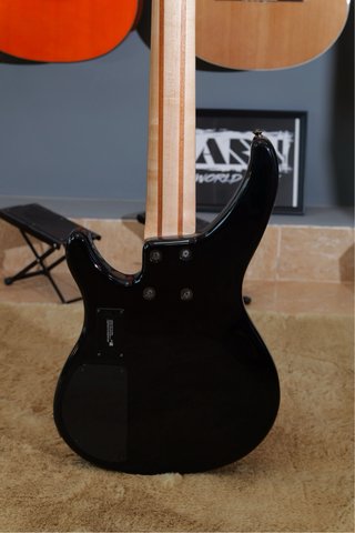 Bajo Yamaha 5 cuerdas activo