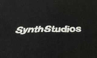 Camiseta Negra SynthStudios
