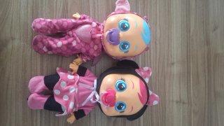 Pack de dos bebés llorones con pijamas de noche
