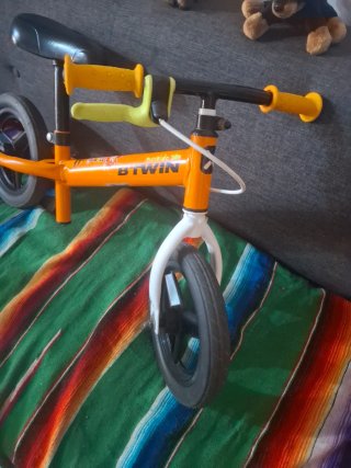 Bicicleta de aprendizaje naranja Btwin