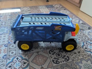 Hot Wheels Monster Trucks camión Rhino Rig