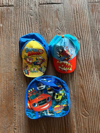 Mochila y 2 Gorras Infantiles