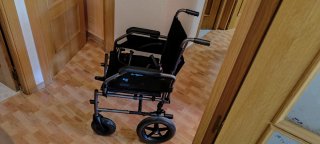 Silla de ruedas de tránsito plegable (muy cuidada)