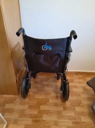 Silla de ruedas de tránsito plegable (muy cuidada)