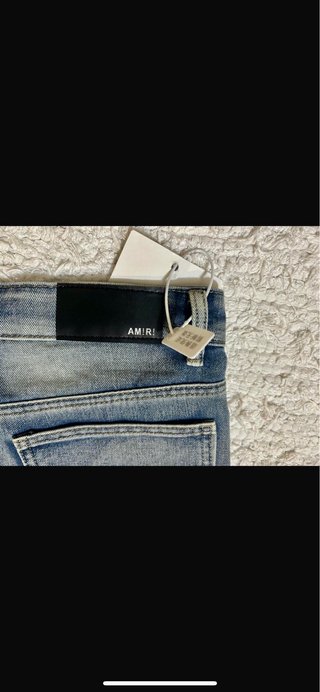 Pantalones Amiri Azules con Lentejuelas Rojas