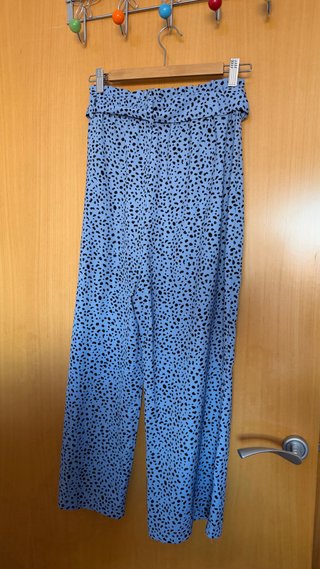 Pantalones anchos azules con estampado