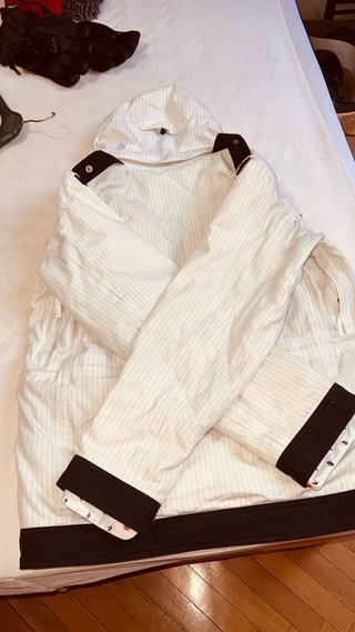 Chaqueta de nieve y guantes Burton