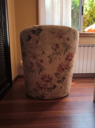 Sillón de tela floral