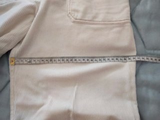 Pantalón blanco de pana de Zara Trafaluc.
