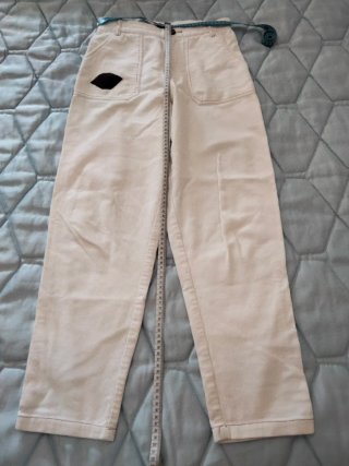 Pantalón blanco de pana de Zara Trafaluc.