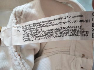 Pantalón blanco de pana de Zara Trafaluc.