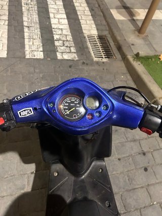Yamaha Scooter Negro y Azul