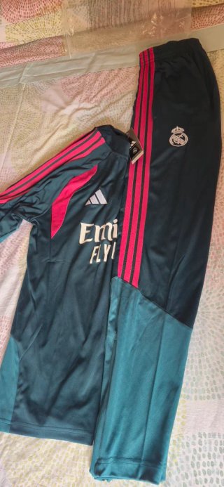 Chándal Real Madrid Adidas Talla L Precio negociab