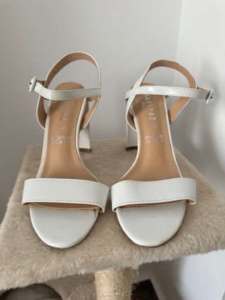 Sandalias Marypaz Tacon Ancho Blancas Talla 38