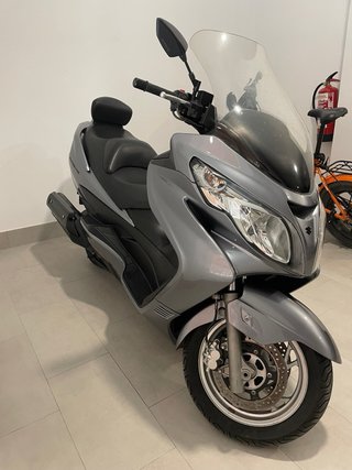 Suzuki Burgman 400 Maxi Scooter Gris