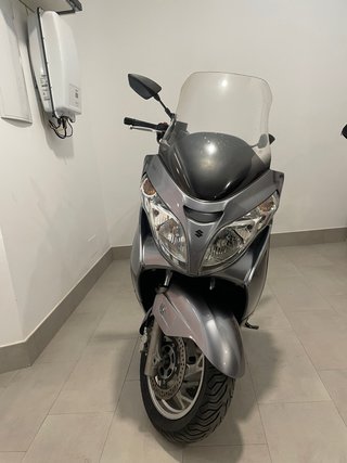 Suzuki Burgman 400 Maxi Scooter Gris