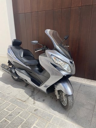 Suzuki Burgman 400 Maxi Scooter Gris