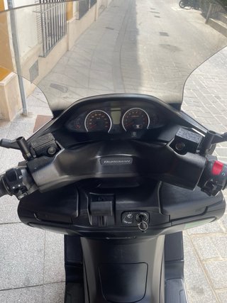 Suzuki Burgman 400 Maxi Scooter Gris