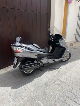 Suzuki Burgman 400 Maxi Scooter Gris