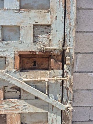 Puerta antigua de madera maciza - puerta de derrib