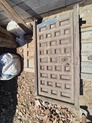 Puerta antigua de madera maciza - puerta de derrib