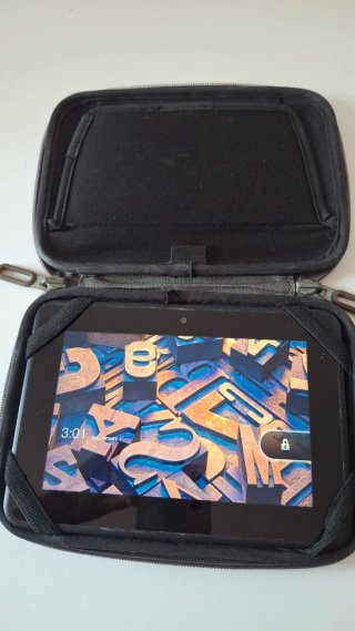 Tablet Kindle Fire X43z60 con funda reclinable