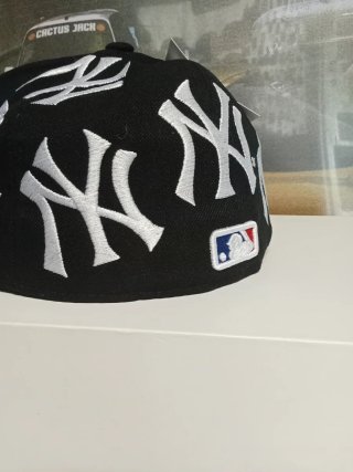 Gorra Supreme New Era 59Fifty Negra Talla 7.1/4