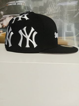 Gorra Supreme New Era 59Fifty Negra Talla 7.1/4