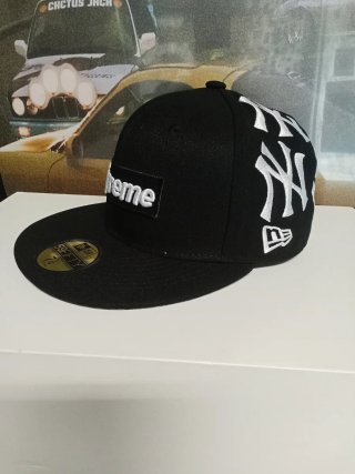 Gorra Supreme New Era 59Fifty Negra Talla 7.1/4