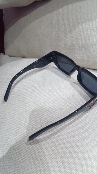 Gafas de sol negras